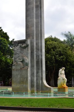 Şehir parkındaki çeşme Tenerife 'deki Santa Cruz de Tenerife' nin göbeğindeki Garca Sanabria Parkı.