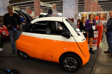 Frankfurt am Main, Almanya 09.21.2019: Klasik Otomobil Fuarında eski model arabalar