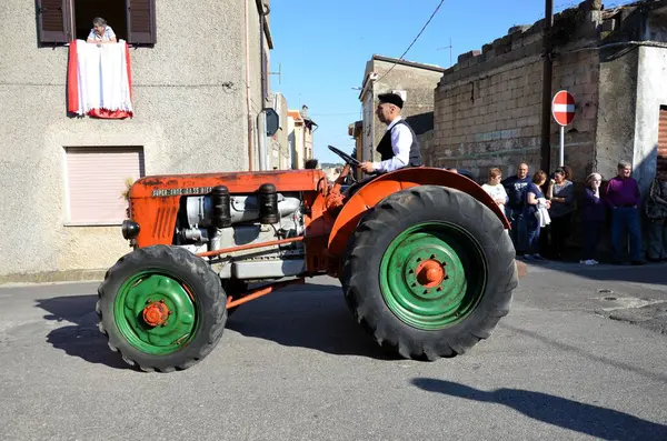 Villacidro, Sardunya 06.02.2019: Cherry 'nin geleneksel Sardunya kostümlü festivali