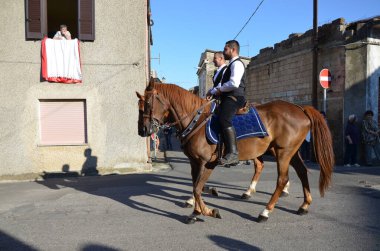 Villacidro, Sardunya 06.02.2019: Cherry 'nin geleneksel Sardunya kostümlü festivali