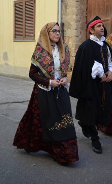 Villacidro, Sardunya 06.02.2019: Cherry 'nin geleneksel Sardunya kostümlü festivali