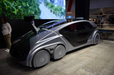 Frankfurt am Main, Almanya 09.21.2019: Gümüş CITYBOT EDAG elektrikli otonom robot otomobil