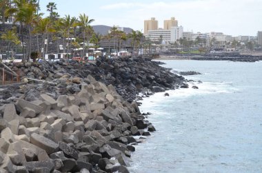 Amarilla, Golf del Sur, Tenerife yakınlarındaki Playa Colmenares plajında panoramik manzara