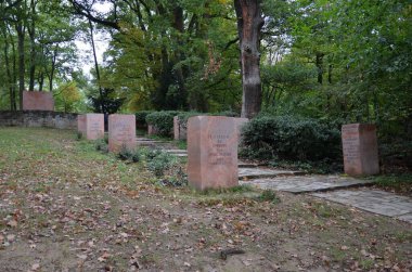 Wiesbaden, Almanya 10.05.2019: Birinci Dünya Savaşı 'nda kaybedilen Alman askerlerinin anısına Wiesbaden' in kuzeyindeki bir tepe