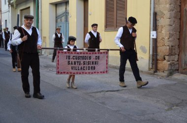 Villacidro, Sardunya 06.02.2019: Cherry 'nin geleneksel Sardunya kostümlü festivali