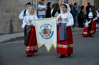 Villacidro, Sardunya 06.02.2019: Cherry 'nin geleneksel Sardunya kostümlü festivali