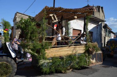 Villacidro, Sardunya 06.02.2019: Cherry 'nin geleneksel Sardunya kostümlü festivali