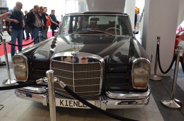 Frankfurt am Main, Almanya 09.21.2019: siyah Mercedes-BENZ W100 600 limuzin sedan
