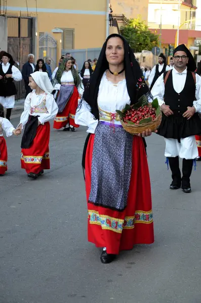 Villacidro, Sardunya 06.02.2019: Cherry 'nin geleneksel Sardunya kostümlü festivali