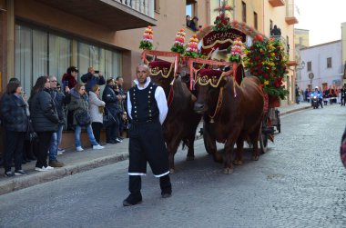 Sant 'Antioco, Sardinya 05.06.2019: Saint Antioco, Sardinya - 04.16.2018: Sant' Antioco dini geçit töreni