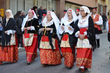 Sant 'Antioco, Sardinya 05.06.2019: Saint Antioco, Sardinya - 04.16.2018: Sant' Antioco dini geçit töreni