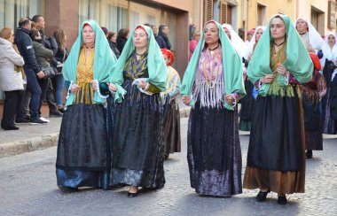 Sant 'Antioco, Sardinya 05.06.2019: Saint Antioco, Sardinya - 04.16.2018: Sant' Antioco dini geçit töreni