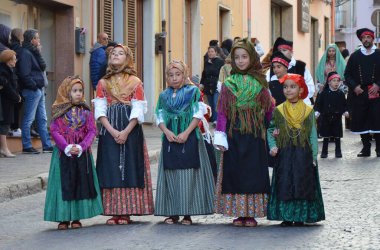 Sant 'Antioco, Sardinya 05.06.2019: Saint Antioco, Sardinya - 04.16.2018: Sant' Antioco dini geçit töreni