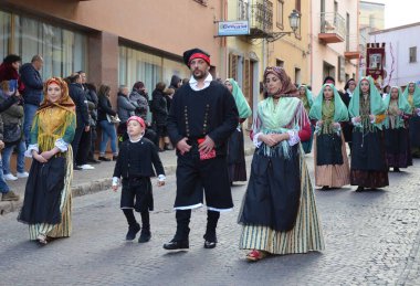 Sant 'Antioco, Sardinya 05.06.2019: Saint Antioco, Sardinya - 04.16.2018: Sant' Antioco dini geçit töreni