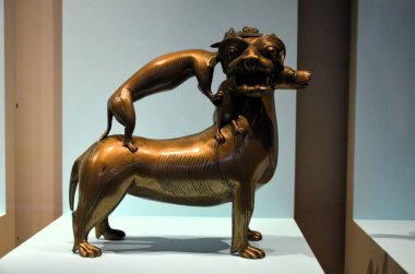 Nuremberg, Almanya 10.19.2019: Aslan Biçiminde Aquamanile