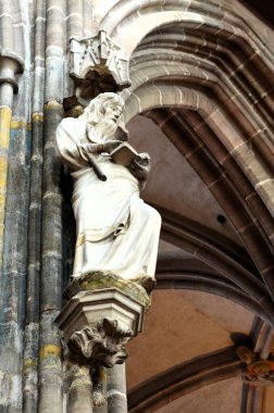 Nuremberg, Almanya 10.17.2019: Nuremberg, Bavyera, Almanya 'daki St. Lorenz Kilisesi