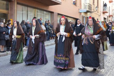 Sant 'Antioco, Sardinya 05.06.2019: Saint Antioco, Sardinya - 04.16.2018: Sant' Antioco dini geçit töreni