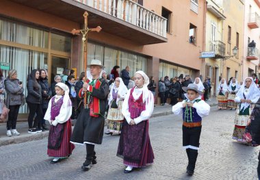 Sant 'Antioco, Sardinya 05.06.2019: Saint Antioco, Sardinya - 04.16.2018: Sant' Antioco dini geçit töreni