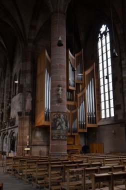Nuremberg, Almanya 10.16.2019: Ana organın görünümü, Meryem Ana Kilisesi, Nuremberg
