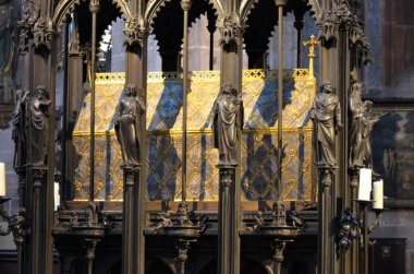 Nuremberg, Almanya 10.16.2019: Aziz Sebaldus Tapınağı, Yaşlı Peter Vischer ve oğullarının bir çalışması, St. Sebaldus Kilisesi 'nde