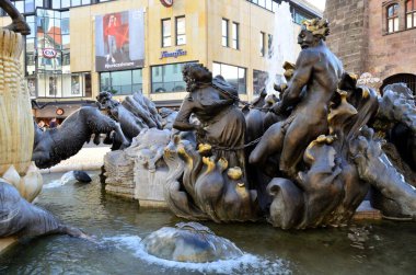 Nuremberg, Almanya 10.17.2019: Nuremberg 'deki Evlilik Atlıkarınca veya Evlilik Çeşmesi veya Ehekarussell