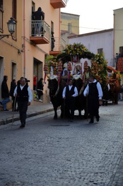 Sant 'Antioco, Sardinya 05.06.2019: Saint Antioco, Sardinya - 04.16.2018: Sant' Antioco dini geçit töreni