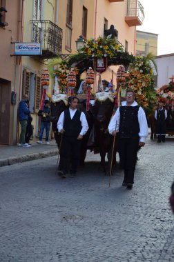 Sant 'Antioco, Sardinya 05.06.2019: Saint Antioco, Sardinya - 04.16.2018: Sant' Antioco dini geçit töreni