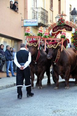 Sant 'Antioco, Sardinya 05.06.2019: Saint Antioco, Sardinya - 04.16.2018: Sant' Antioco dini geçit töreni