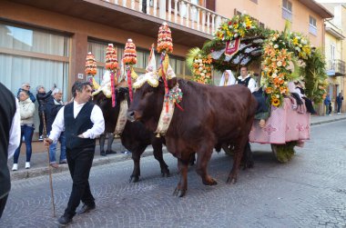 Sant 'Antioco, Sardinya 05.06.2019: Saint Antioco, Sardinya - 04.16.2018: Sant' Antioco dini geçit töreni
