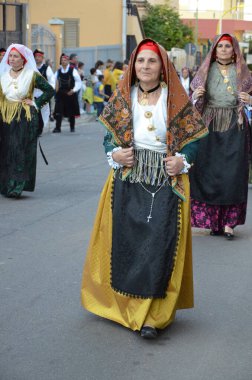 Villacidro, Sardunya 06.02.2019: Cherry 'nin geleneksel Sardunya kostümlü festivali