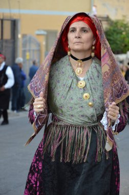 Villacidro, Sardunya 06.02.2019: Cherry 'nin geleneksel Sardunya kostümlü festivali