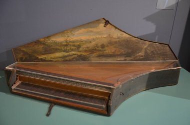 Nuremberg, Almanya 10.19.2019: Spinett (Querspinett)