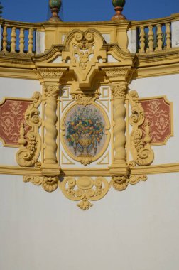 Casino de la Exposicion, şehir simgesi Pabellon de Sevilla 'yı barındırmak için inşa edildi.