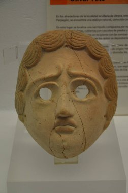 Seville, İspanya 03.23.2019: Maske Olivar Alto mezarlığında bulundu