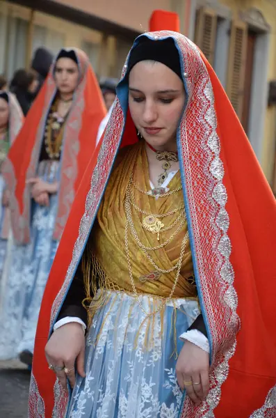 Sant 'Antioco, Sardinya 05.06.2019: Saint Antioco, Sardinya - 04.16.2018: Sant' Antioco dini geçit töreni