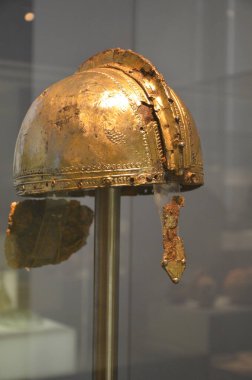 Nuremberg, Almanya 10.19.2019: Antik Romalı subaylar demir miğfer, ibiğin iki yarısı perçinlenmiş