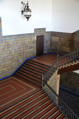 Seville, İspanya 03.23.2019: Puerta de Aragon Pavyonu (Aragon Kapısı) Plaza de Espana - Seville, Endülüs, İspanya