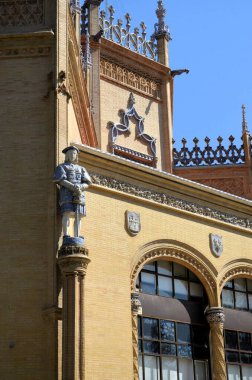 Sevilla Kraliyet Sarayı cephesinin ayrıntıları.