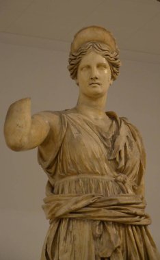 Seville, İspanya 03.23.2019: Diana 'nın 2. yüzyıl Roma heykeli Sevilla' daki Arkeoloji Müzesinde sergilendi.