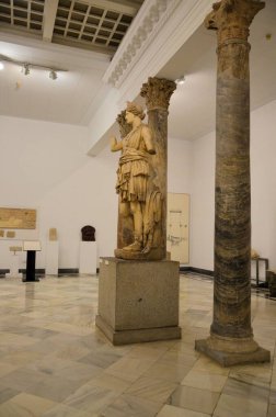 Seville, İspanya 03.23.2019: Diana 'nın 2. yüzyıl Roma heykeli Sevilla' daki Arkeoloji Müzesinde sergilendi.