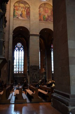 Mainz, Almanya 12.14.2019: İç Mainz Katedrali veya St. Martin Katedrali