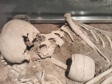 Nuremberg, Almanya 10.19.2019: Müzedeki Rssen kültürü mezarı