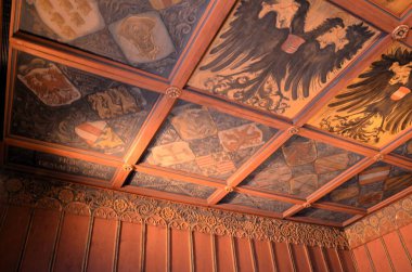 Nuremberg, Almanya 10.17.2019: Alman kartalı ile boyanmış bir tavan