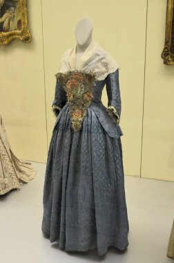 Nuremberg, Almanya 10.19.2019: Ceket ve etek, c. 1760, örülü saten, sırtı nakışlı, fihu pamuk