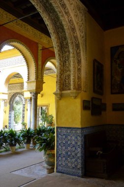 Seville, İspanya 03.25.2019 Palacio de las Dueas 'ın avlusu, Alba Dükleri Sarayı