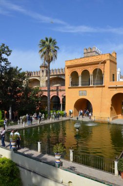 Seville, İspanya 03.24.2019: Sevilla, Endülüs 'teki Alcazar Bahçeleri