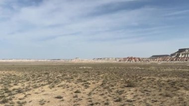 Balkan bölgesi Türkmenistan 'da Yangykala Kanyonu (ayrıca ateşli kale ve timsah ağzı olarak da bilinir).