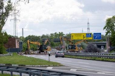 B9 inşaat alanı, Frankenthal yakınlarındaki köprüler yıkıldı.