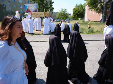 GDANSK, POLAND - 08 Haziran 2023: Orta Avrupa 'da Corpus Christi Katolik bayramı. Gdansk, Polonya.