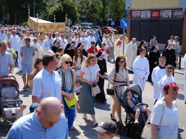 GDANSK, POLAND - 08 Haziran 2023: Orta Avrupa 'da Corpus Christi Katolik bayramı. Gdansk, Polonya.